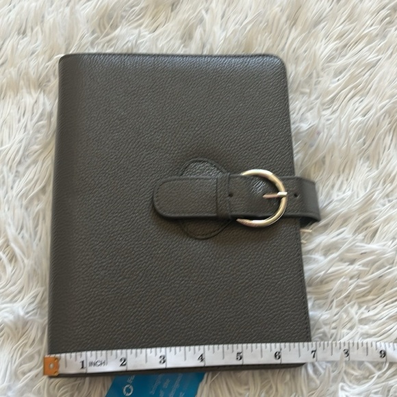 New Franklin Covey Ava leather binder 1 1/4” 9x7 in charcoal $89.95 msrp - Picture 9 of 10